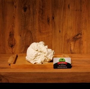 Doğal Köy Çökelek – Katkısız, Yoğurt Ayranından Geleneksel Süt Ürünü