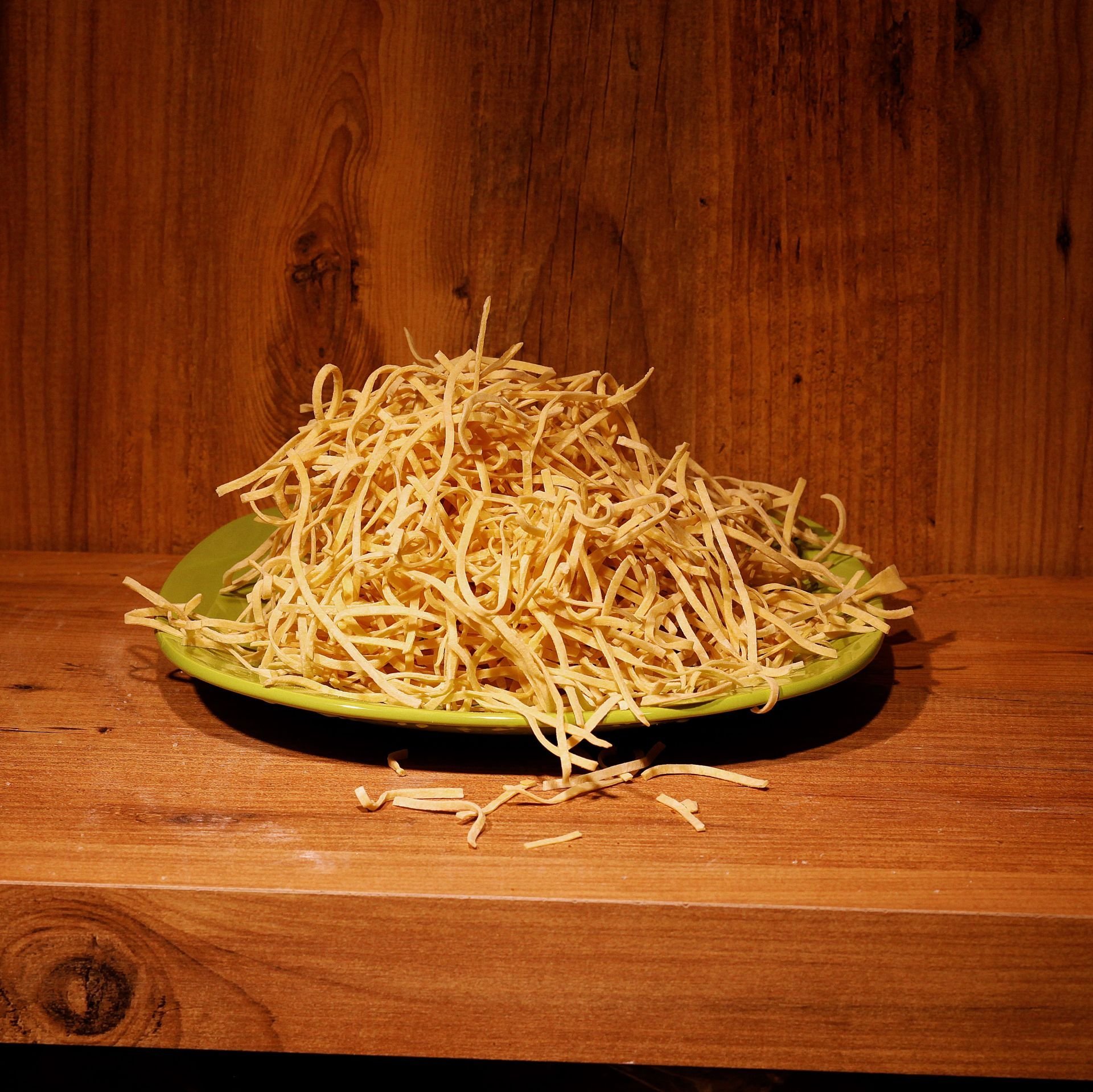 Ev Yapımı Çiftlik Yumurtalı Erişte