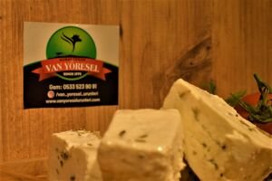 Taze Otlu Van İnek peyniri  [ 1 kg ]