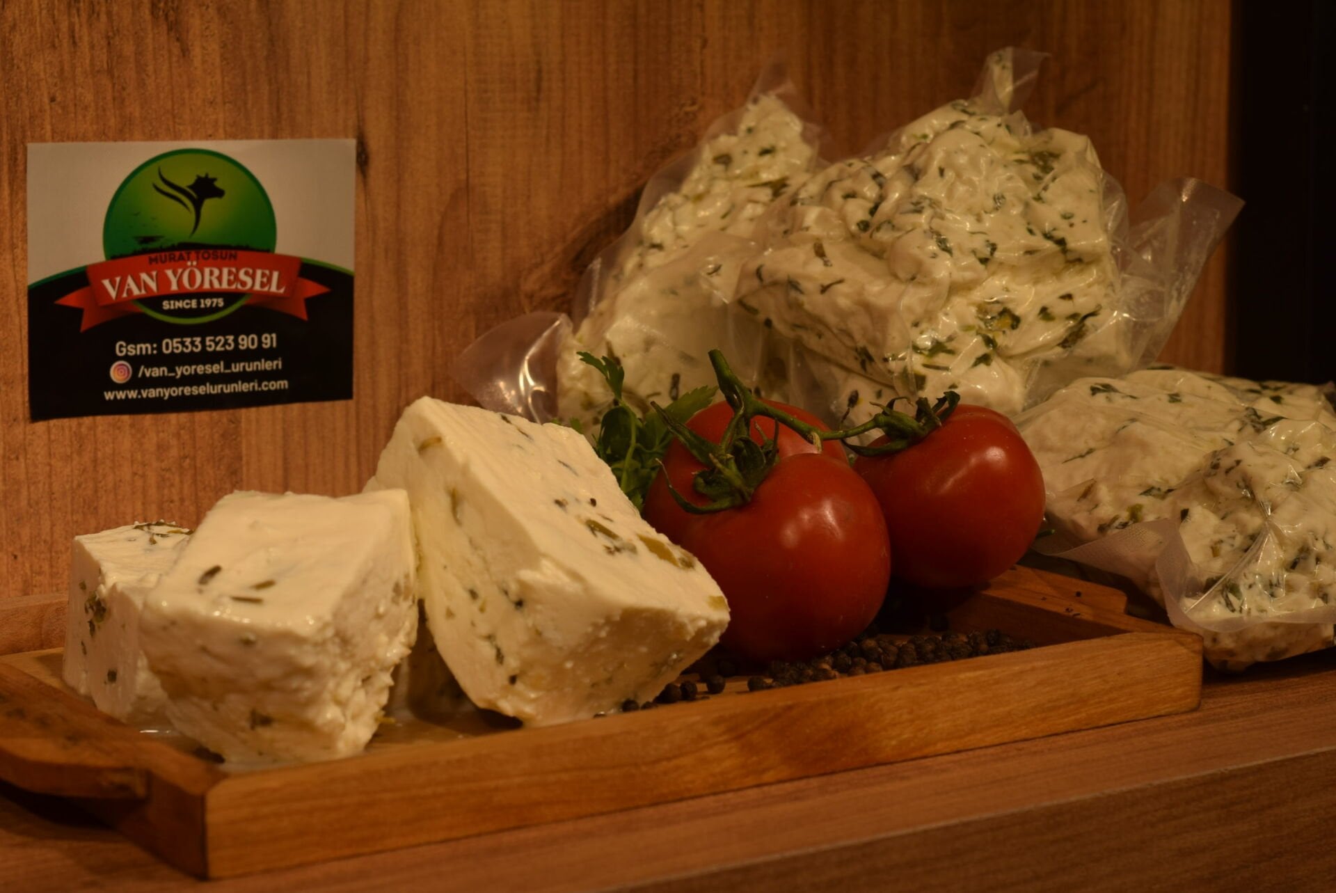 Taze Otlu Van İnek peyniri  [ 1 kg ]