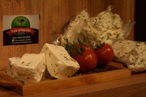 Taze Otlu Van İnek peyniri  [ 1 kg ]